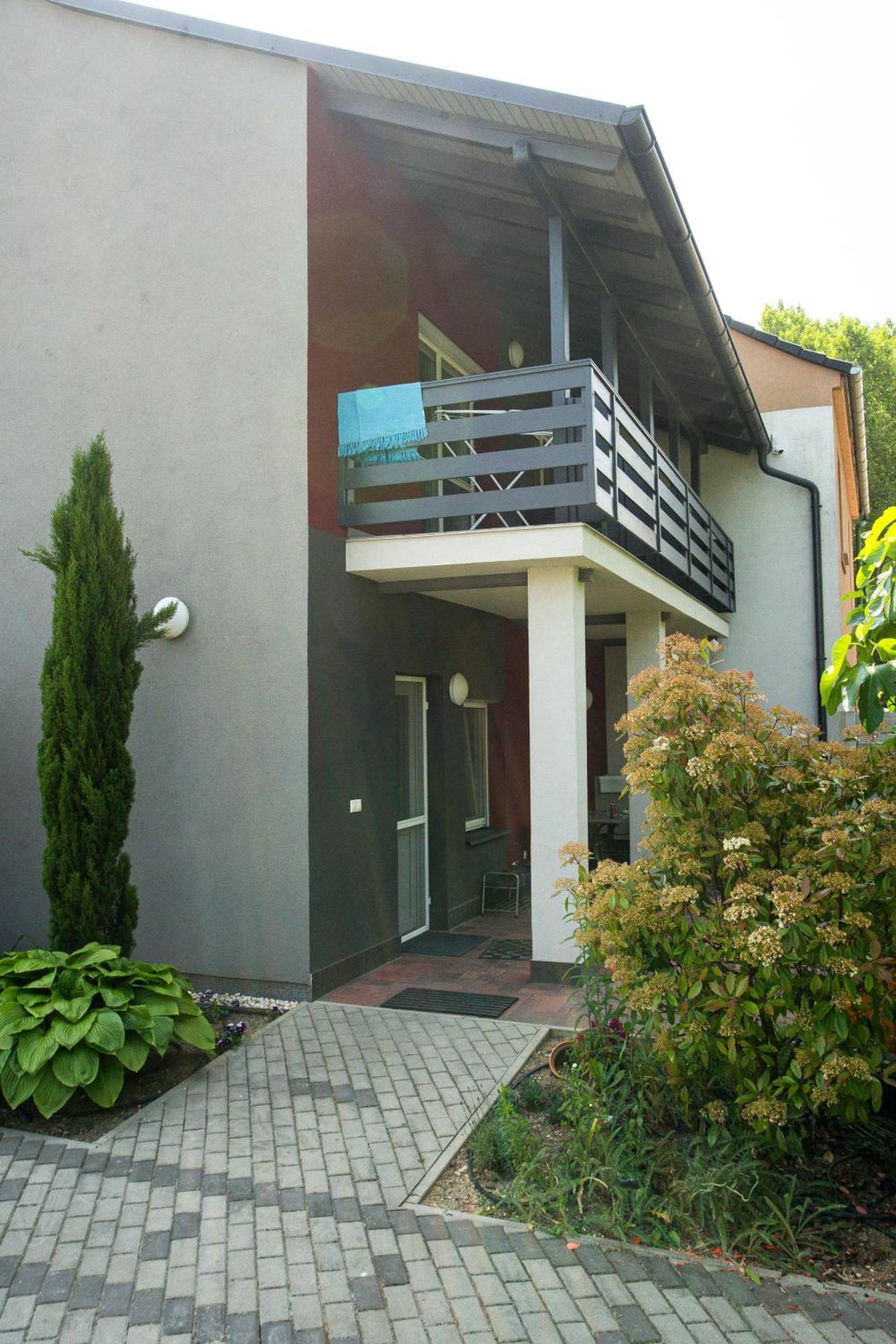 Magdi Vendeghaz A-B Apartment Celldömölk Екстериор снимка