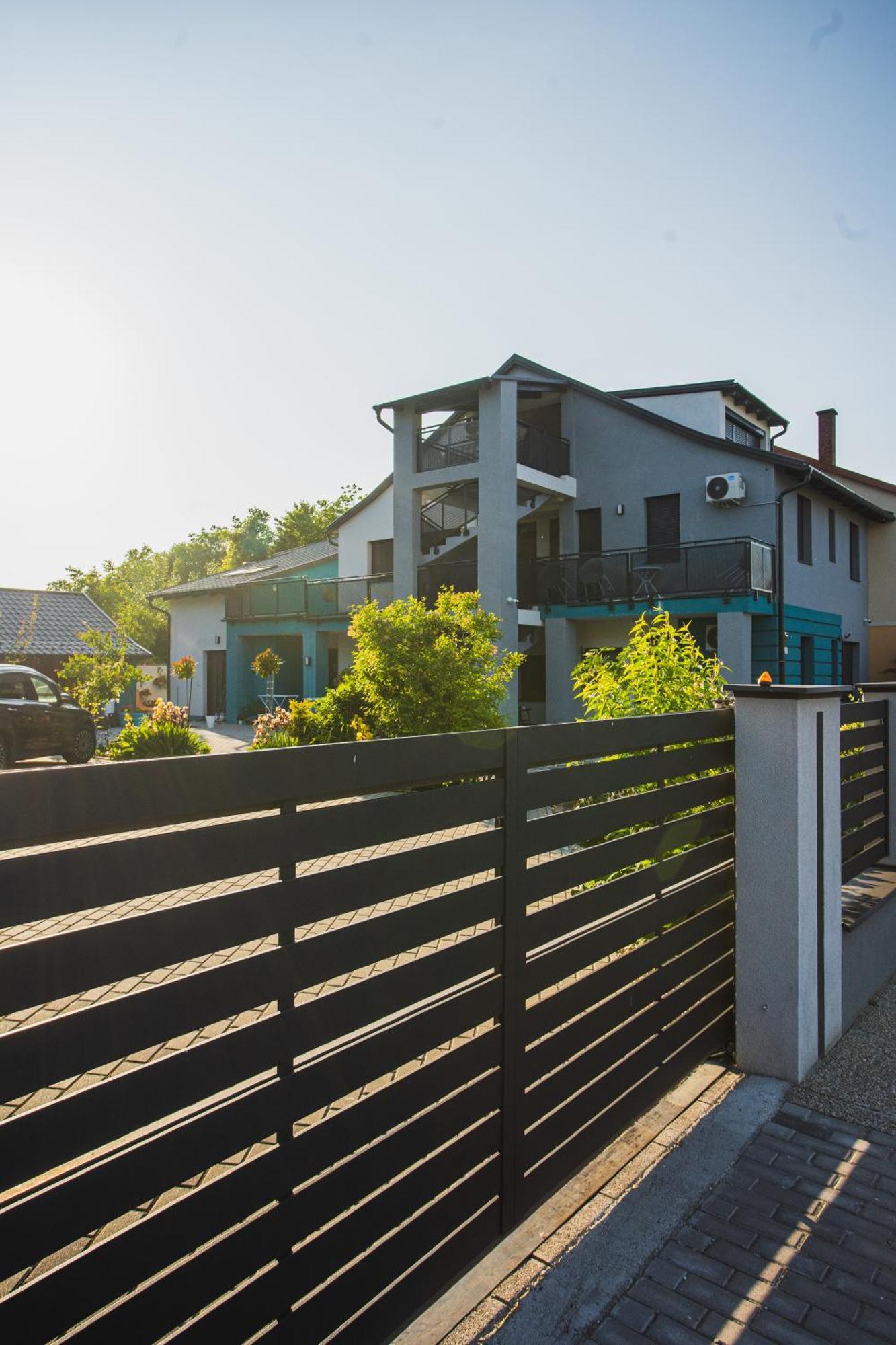 Magdi Vendeghaz A-B Apartment Celldömölk Екстериор снимка