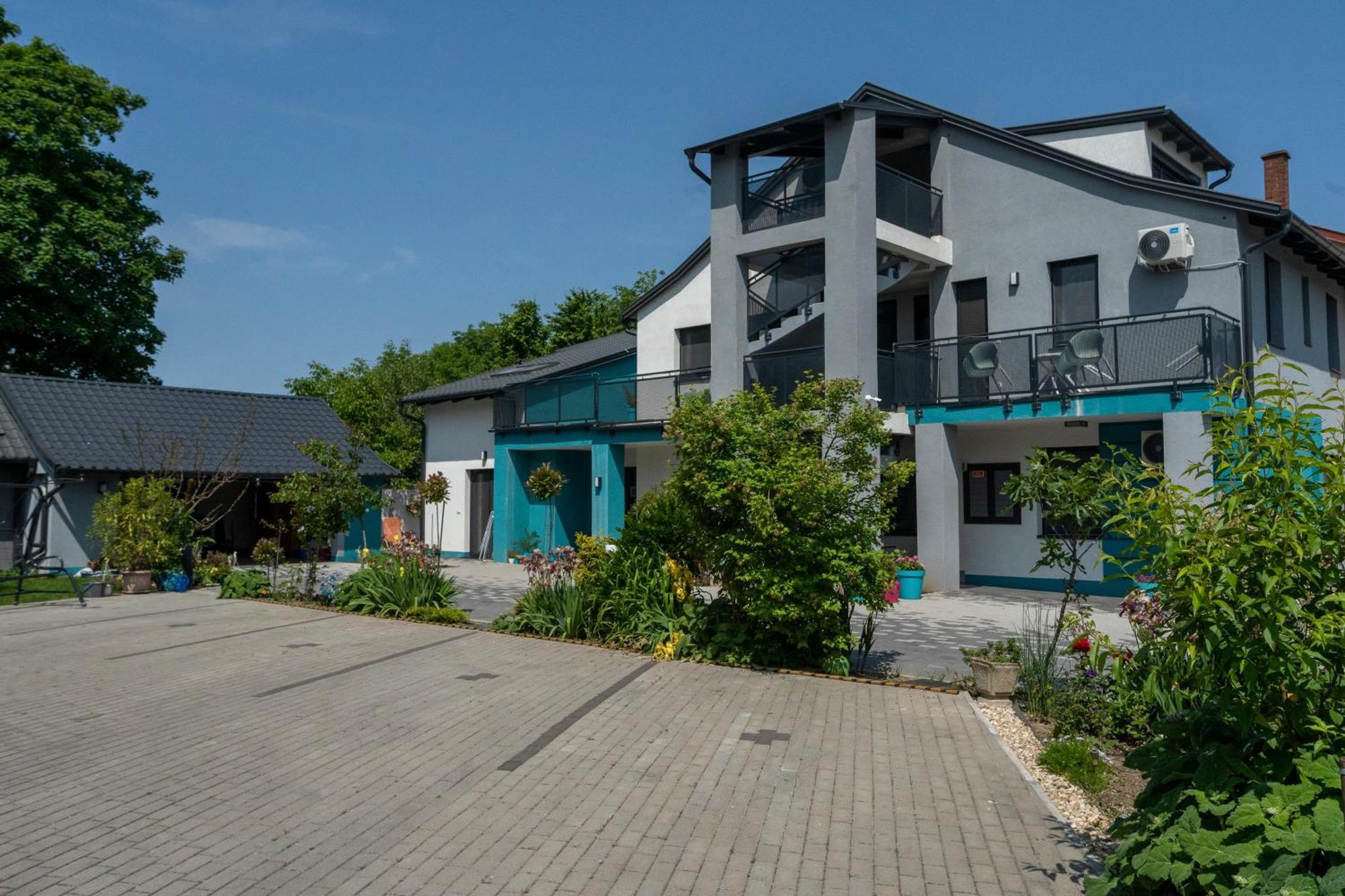 Magdi Vendeghaz A-B Apartment Celldömölk Екстериор снимка