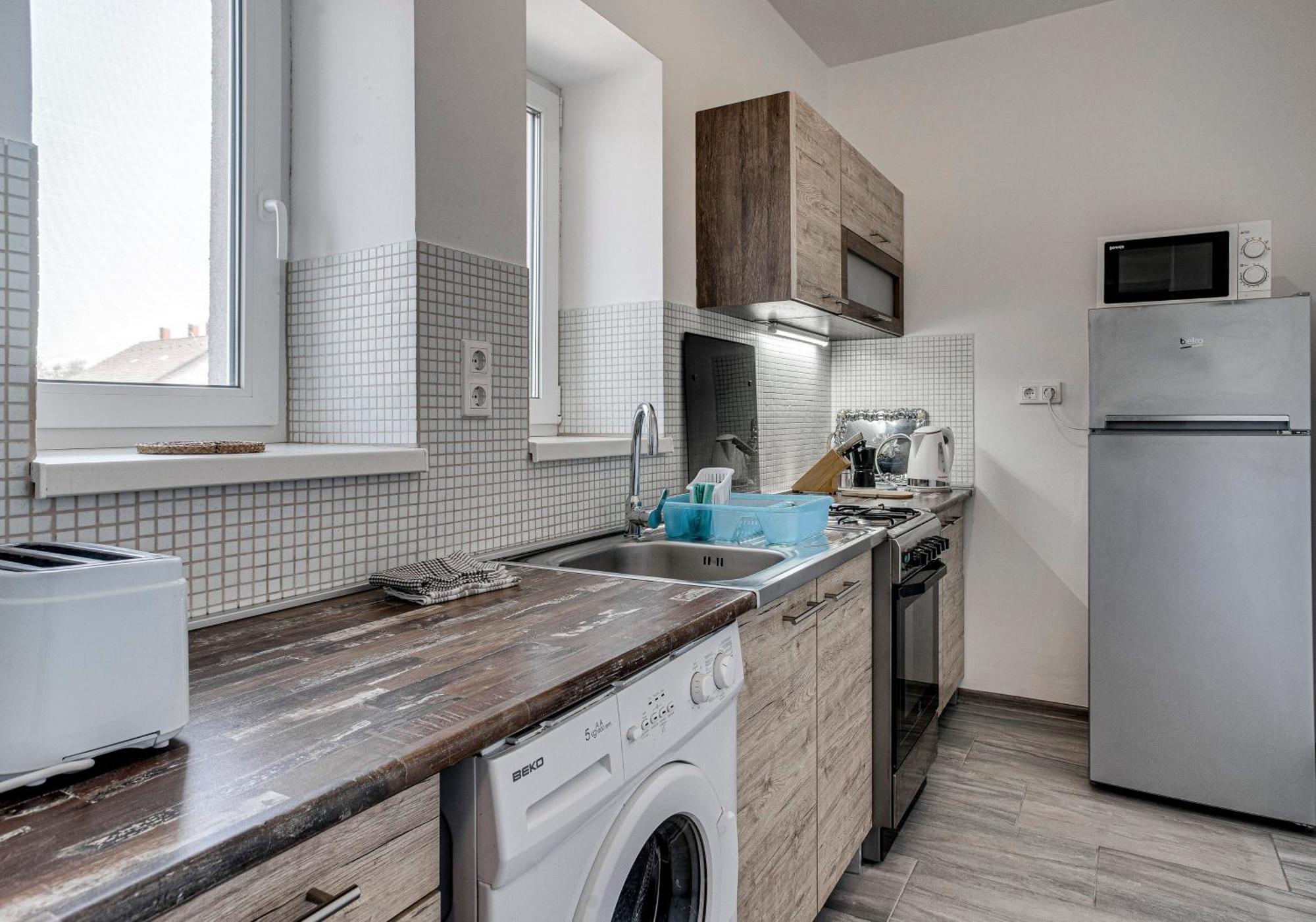 Magdi Vendeghaz A-B Apartment Celldömölk Екстериор снимка